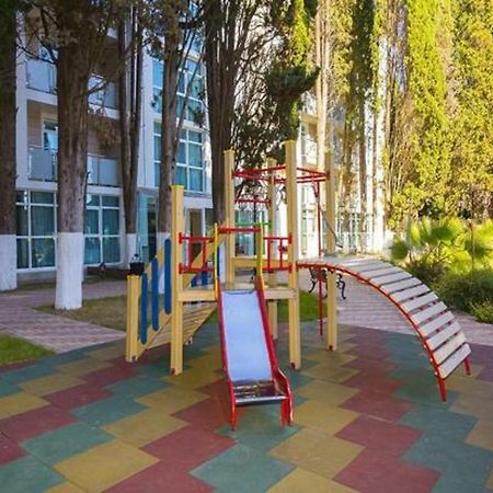 Hotel Cheluskintsev Gagra Buitenkant foto
