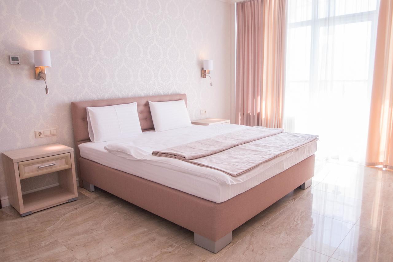 Hotel Cheluskintsev Gagra Buitenkant foto