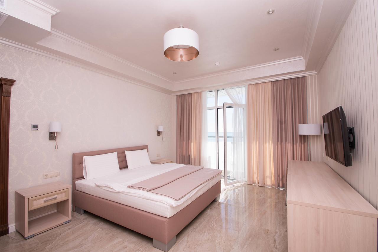 Hotel Cheluskintsev Gagra Buitenkant foto