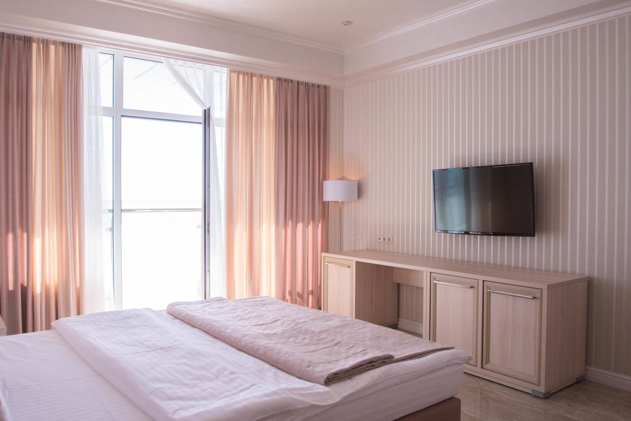 Hotel Cheluskintsev Gagra Buitenkant foto