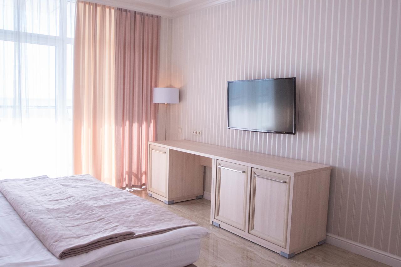 Hotel Cheluskintsev Gagra Buitenkant foto