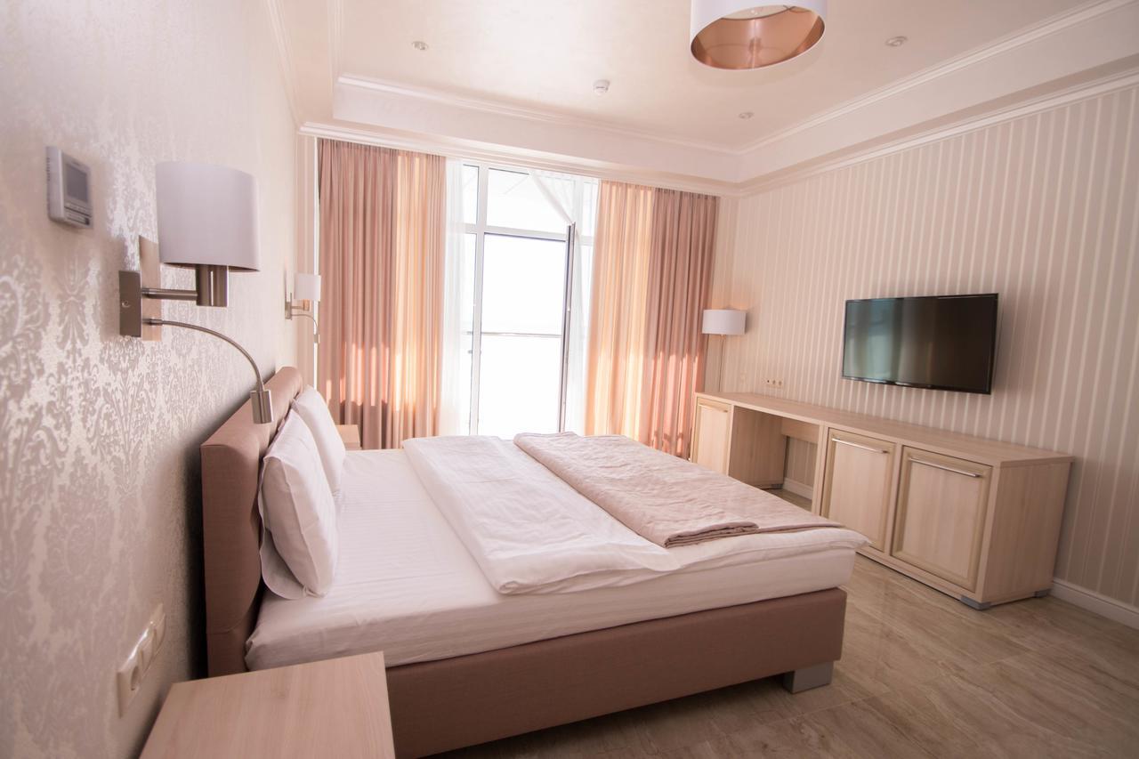 Hotel Cheluskintsev Gagra Buitenkant foto