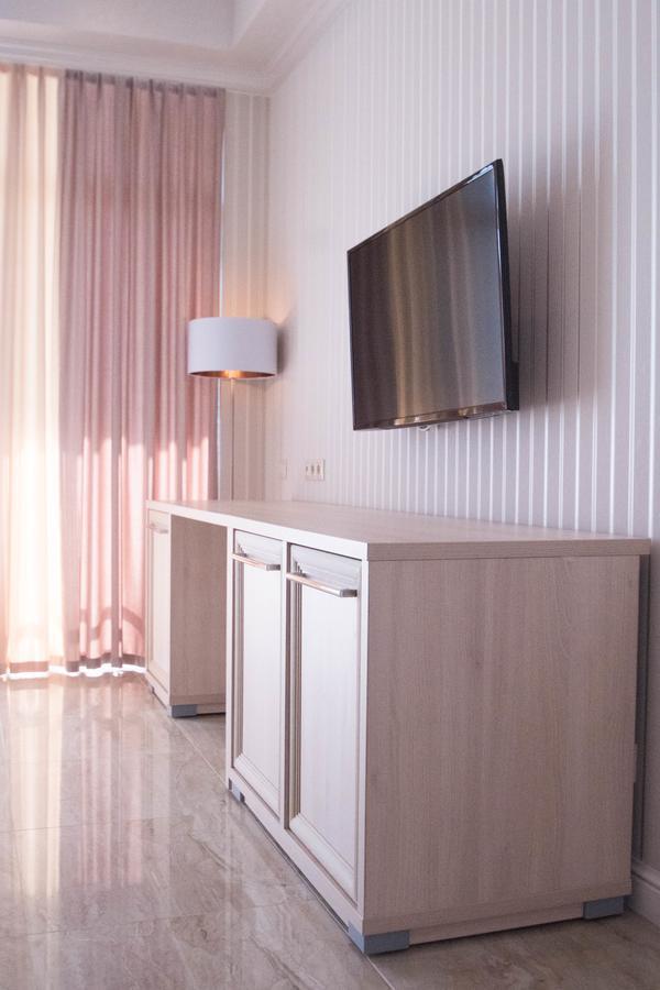Hotel Cheluskintsev Gagra Buitenkant foto