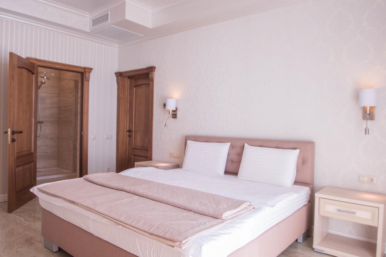 Hotel Cheluskintsev Gagra Buitenkant foto