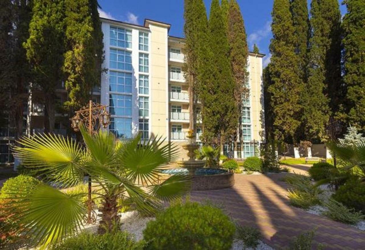 Hotel Cheluskintsev Gagra Buitenkant foto