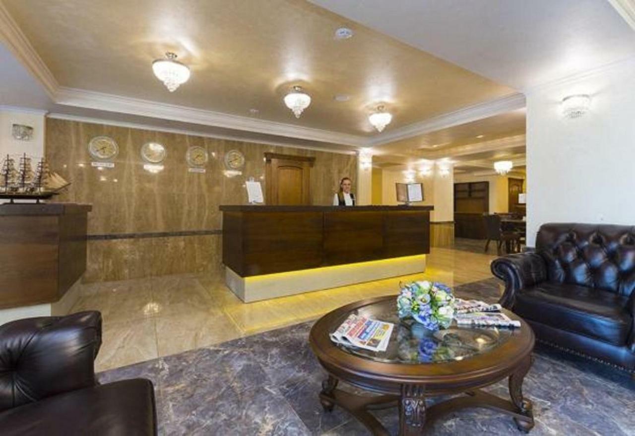 Hotel Cheluskintsev Gagra Buitenkant foto