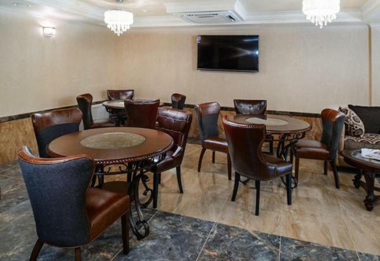Hotel Cheluskintsev Gagra Buitenkant foto