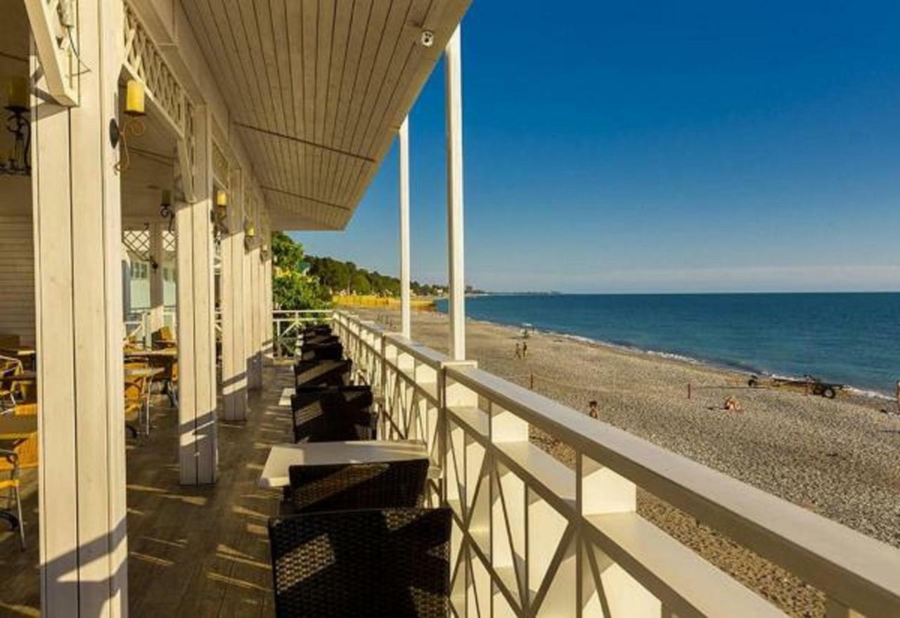 Hotel Cheluskintsev Gagra Buitenkant foto