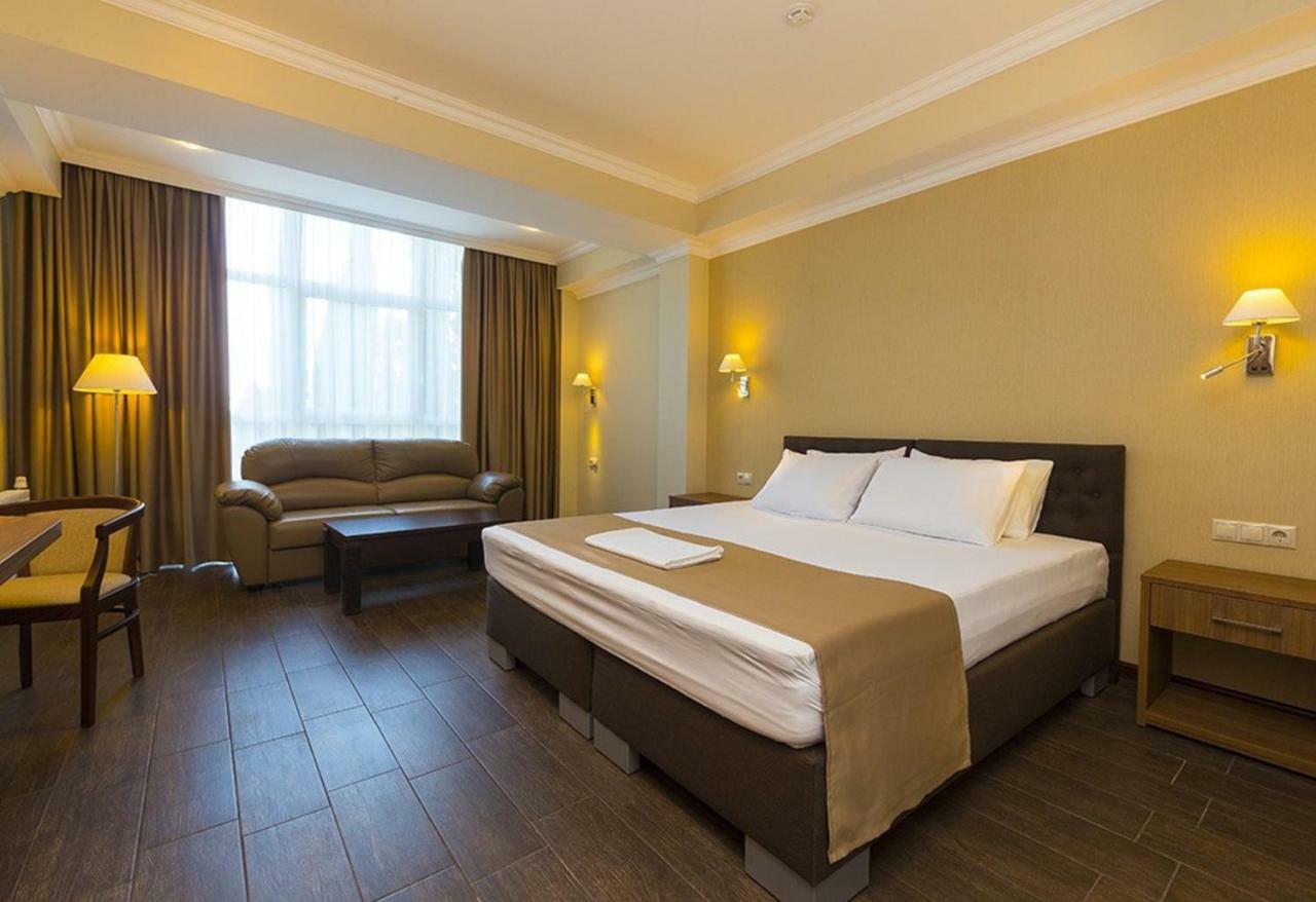 Hotel Cheluskintsev Gagra Buitenkant foto