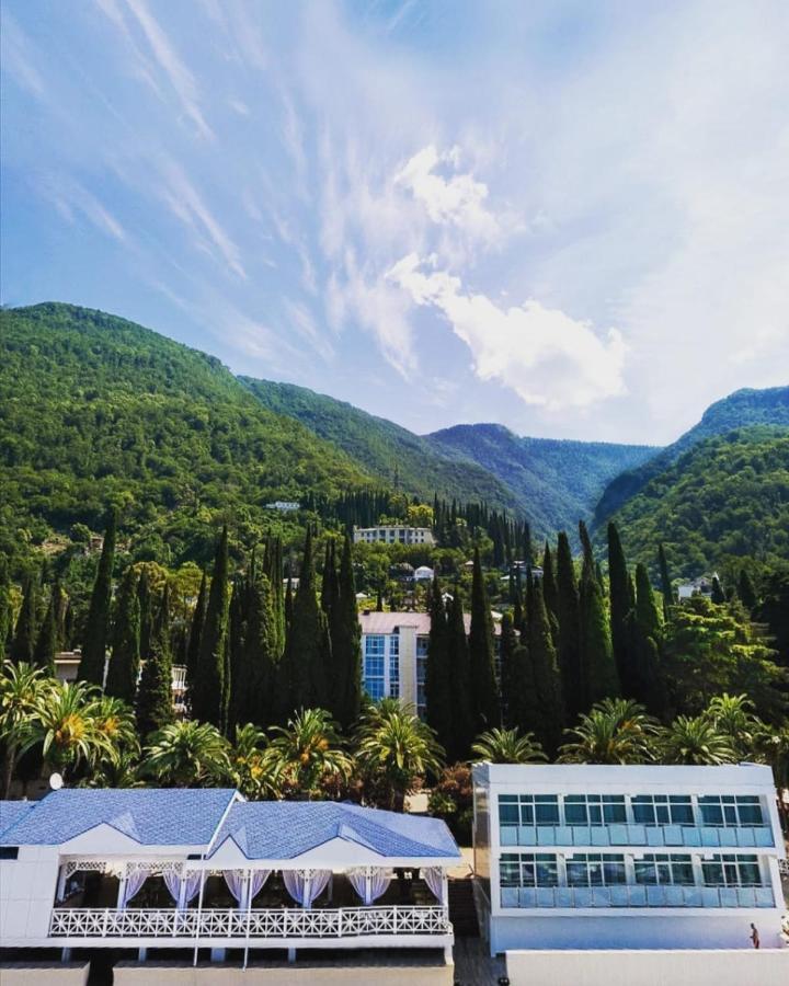 Hotel Cheluskintsev Gagra Buitenkant foto